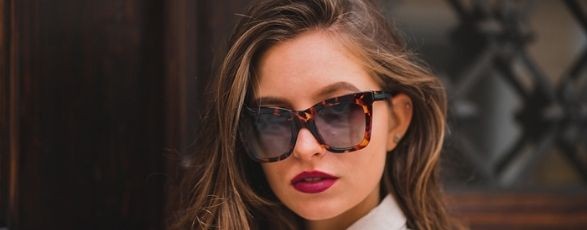 Le montature più glamour per gli occhiali da sole per donne